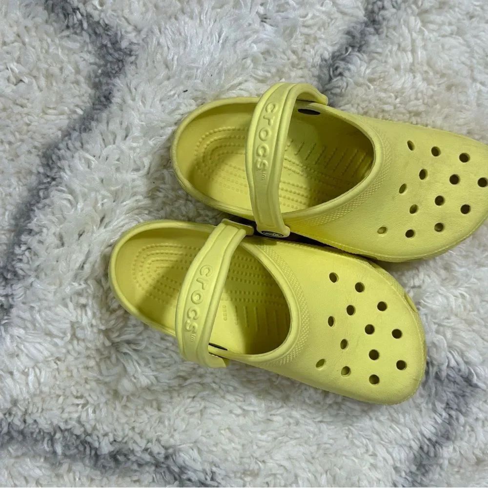 CROCS Kids Yellow Water Shoes - Picture 7 of 7